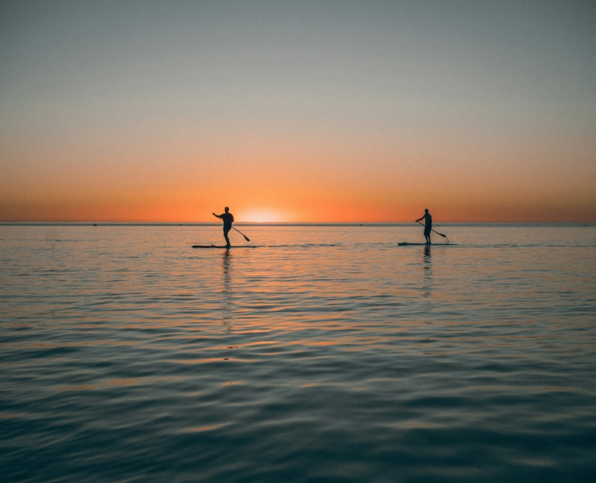 Coucher de soleil en Paddle Surf et Mojito à Barcelone